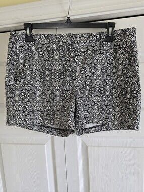 New York & Co Black & White Medallion Print Shorts